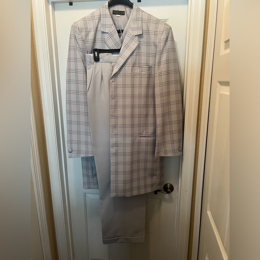 I’m selling Alberto Cellini suit